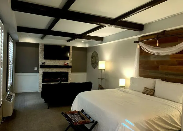 Cedar Stables Inn & Suites